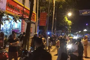 3 thanh niên đi ô tô cướp tiệm vàng trong đêm