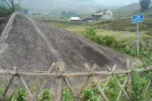 Thực hư bãi đá cổ Sa Pa bị 'kẻ xấu' tẩy xóa hoa văn