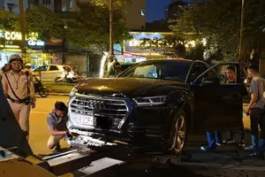 Xe Audi mất lái gây tại nạn liên hoàn giữa phố