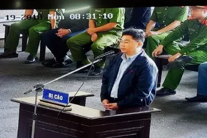 Nguyễn Văn Dương nói về việc treo biển tên ông Hóa tại công ty