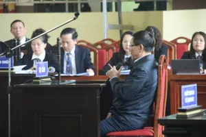 Ông Vĩnh phải ngồi ghế trả lời tòa vì sức khỏe yếu