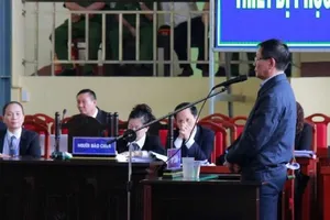 Nói lời sau cùng, ông Vĩnh liên tục xin lỗi và cảm ơn