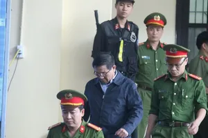 Cựu trung tướng Phan Văn Vĩnh vắng mặt trước giờ lãnh án