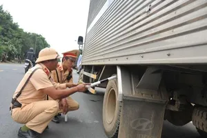 Hàng ngàn tài xế bị phạt vì vỏ xe không đảm bảo tiêu chuẩn