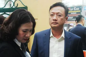 Đối đáp nảy lửa tại phiên tòa xử Hoàng Công Lương