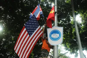Đường phố Hà Nội rợp cờ, hoa trước thềm thượng đỉnh Mỹ-Triều