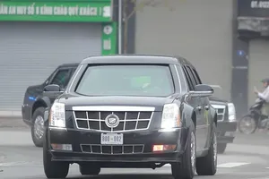 Cận cảnh dàn xe ‘quái thú’ của Tổng thống Trump