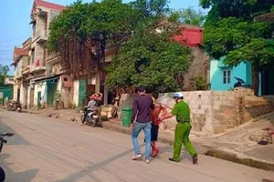 Con trai nghi ngáo đá chém trọng thương cha mẹ