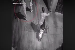 Công an tạm giữ người đàn ông sàm sỡ bé gái trong ngõ tối