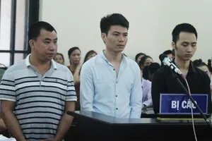 Bị cáo giữ im lặng trước khi tòa triệu tập điều tra viên