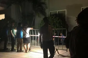 Bé gái rơi từ tầng 12 của chung cư