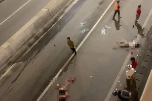 Sau họp lớp, tài xế Mercedes tông chết 2 phụ nữ ở hầm Kim Liên