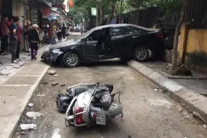 Nghi đạp nhầm chân ga, xe Camry tông chết người