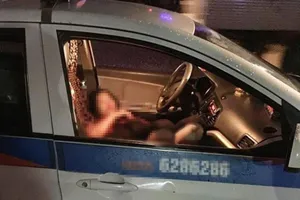 Nữ tài xế taxi bị đâm gục trên vô lăng