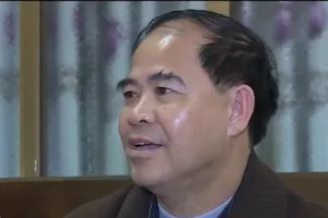 Truy tố ông hiệu trưởng gọi học sinh nam vào phòng để vuốt ve