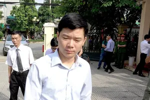 Clip Hoàng Công Lương bị tuyên 30 tháng tù giam