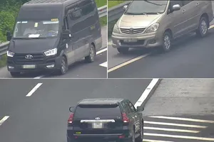 Chỉ trong buổi sáng, 3 ô tô chạy lùi trên cao tốc