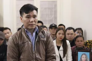 Ca sĩ Châu Việt Cường được giảm án, bật khóc tại tòa