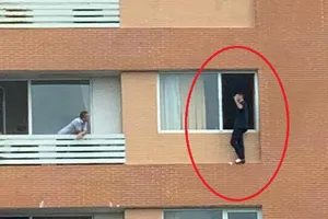 6 giờ giải cứu người đàn ông Pháp định nhảy lầu tự tử