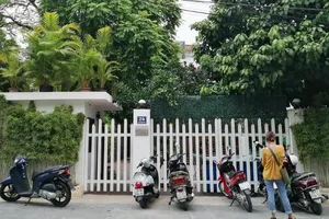 Vụ cô giáo nhốt trẻ vào tủ quần áo: Trường hoạt động 'chui'