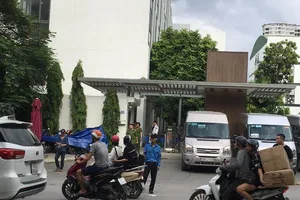 Thực nghiệm hiện trường vụ bé trai Trường Gateway tử vong