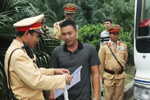 Bộ Công an đề xuất trang bị tiểu liên, áo giáp cho CSGT