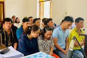 Vụ đánh bạc ở Điện Biên: Bị cáo tố điều tra viên khóa tay