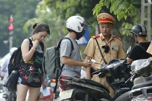 CSGT không cần chào người say theo điều lệnh?