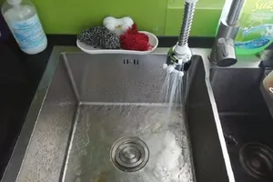 Dân Hà Nội đồng loạt lên Facebook than nước có mùi lạ