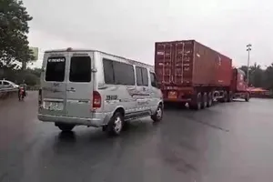 Từ Facebook, hàng loạt xe tại Hà Nội bị CSGT 'sờ gáy'