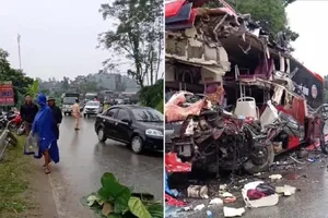 Đầu xe khách biến dạng sau va chạm với ô tô tải