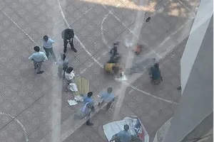 Nam sinh viên rơi từ tầng 13 trúng 1 sinh viên khác