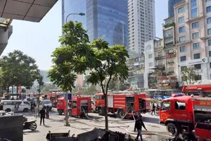 9 xe cứu hỏa dập tắt đám cháy tại Ngân hàng BIDV