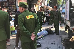 Nghi nổ súng giữa phố ở Hà Nội