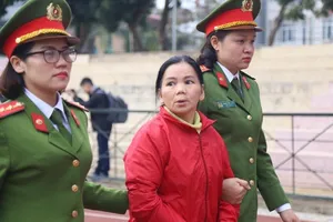 Đề nghị khởi tố thêm tội Bùi Thị Kim Thu, cả hội trường vỗ tay