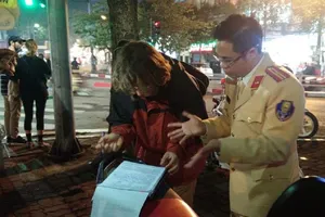 Ông Tây không hợp tác, lãnh đạo phòng CSGT phải ra giải quyết