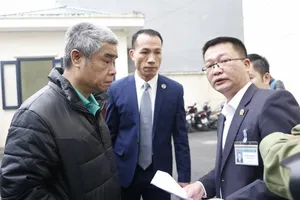 Xử vụ Gateway: Người nhà bức xúc vì không được vào phòng xử