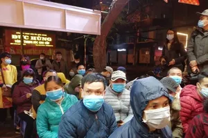 Giữa dịch Corona, người Hà Nội vẫn đi mua vàng từ 3 giờ sáng