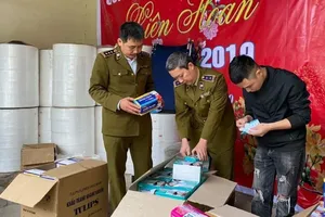 Choáng: Khẩu trang chống COVID-19 làm từ… giấy vệ sinh