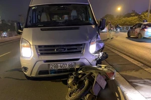 Ô tô tông xe máy trên cầu vượt, 1 người chết tại chỗ