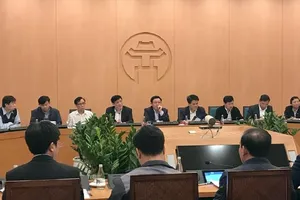 Hà Nội họp khẩn trong đêm về dịch COVID-19