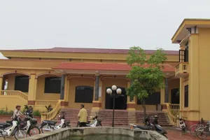 Cầm dao vào trụ sở UBND xã gây án mạng