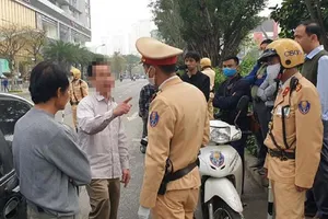 Tài xế say rượu tông ô tô vào xe đang chờ đèn đỏ