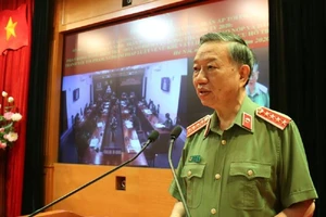 Bộ trưởng Tô Lâm: Không vì COVID-19 mà sao nhãng công tác