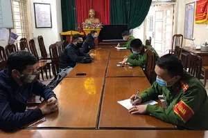 Ra đường không cần thiết, nhiều người ở Hà Nội bị phạt