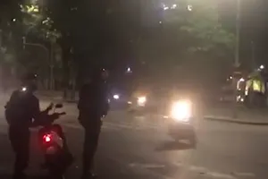 28 quái xế gây náo loạn Hồ Gươm giữa dịch COVID-19