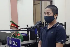 Tung tin có người chết vì COVID-19 bị phạt 6 tháng tù