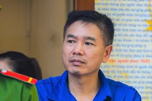 'Bật mí' chuyện ra nghĩa trang tiêu hủy 16 đĩa CD