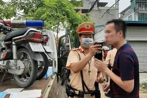 CSGT mở cao điểm kiểm tra vi phạm giao thông, nồng độ cồn