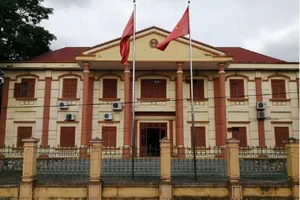 Vì sao bị truy nã 27 năm vẫn làm chánh văn phòng TAND huyện?